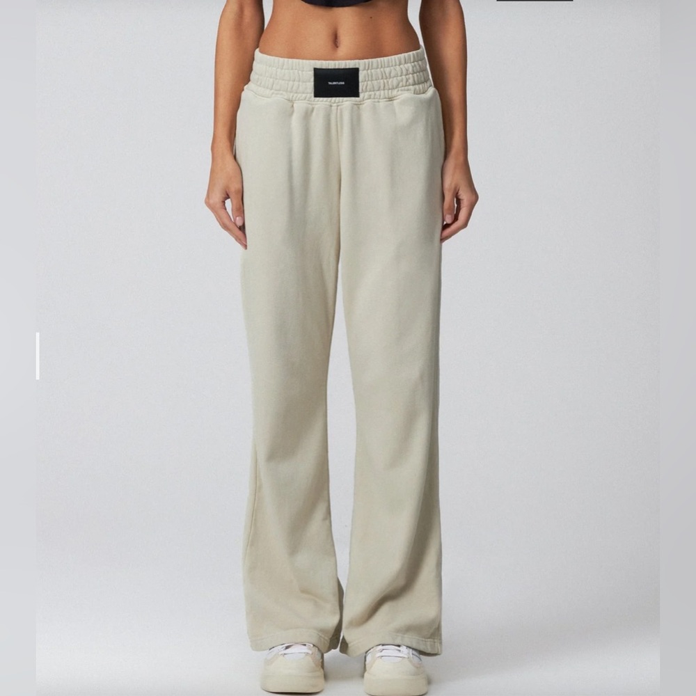 Relaxed Wide-Leg Sweatpants in Light Beige